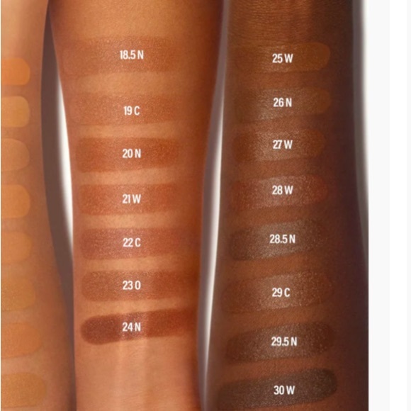 MAKEUP BY MARIO Luminous Foundation in 27W - Picture 3 of 3